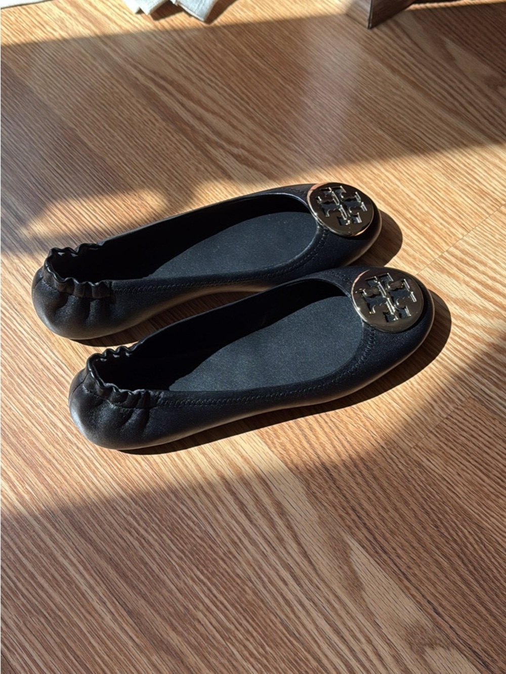 Never Worn Tory Burch Black Leather Logo Ballet Flats - Picture 2 of 5